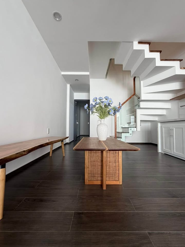 Nhà 2 tầng mới tinh, sân vườn thoáng đãng, kiệt ô tô rộng rãi tại Huế