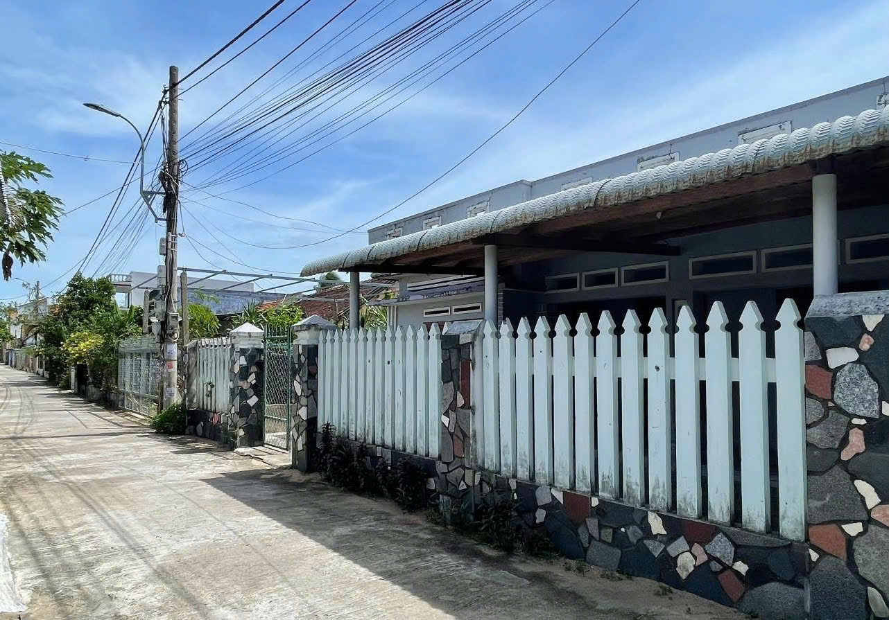 Đất vàng Tuy Hòa nhà cấp 4 sẵn sàng, diện tích đẹp, giá hời