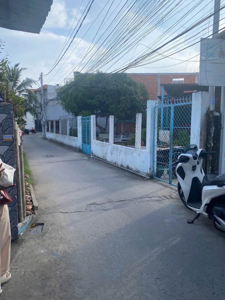 Nền nhà trệt hẻm Tầm Vu - Lộ nhựa 3.5m, hướng Đông Nam