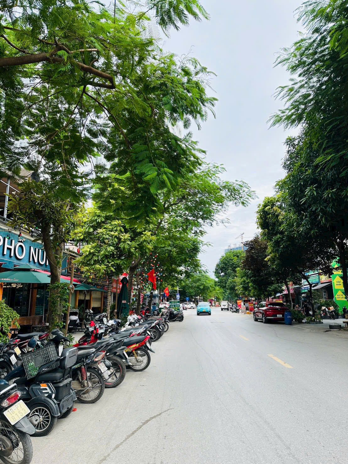 Siêu hiếm phân lô Linh Đàm vỉa hè 2 bên, oto tránh, kinh doanh, 60m2, mặt tiền 5m, 2 tầng, 17 tỷ