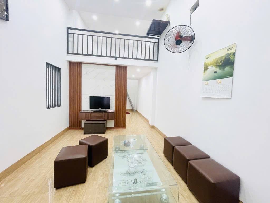 Nhà cấp 4, 2 tỷ ở Vạn Phúc - Gác lửng, 2 ngủ, ô tô tránh, sổ đỏ sẵn sàng