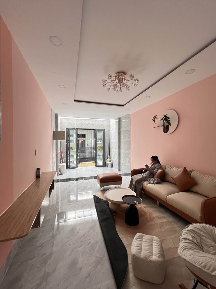 Nhà 4 tầng mới full nội thất, 76m2 nở hậu, gần Aeon Mall Dương Văn Dương