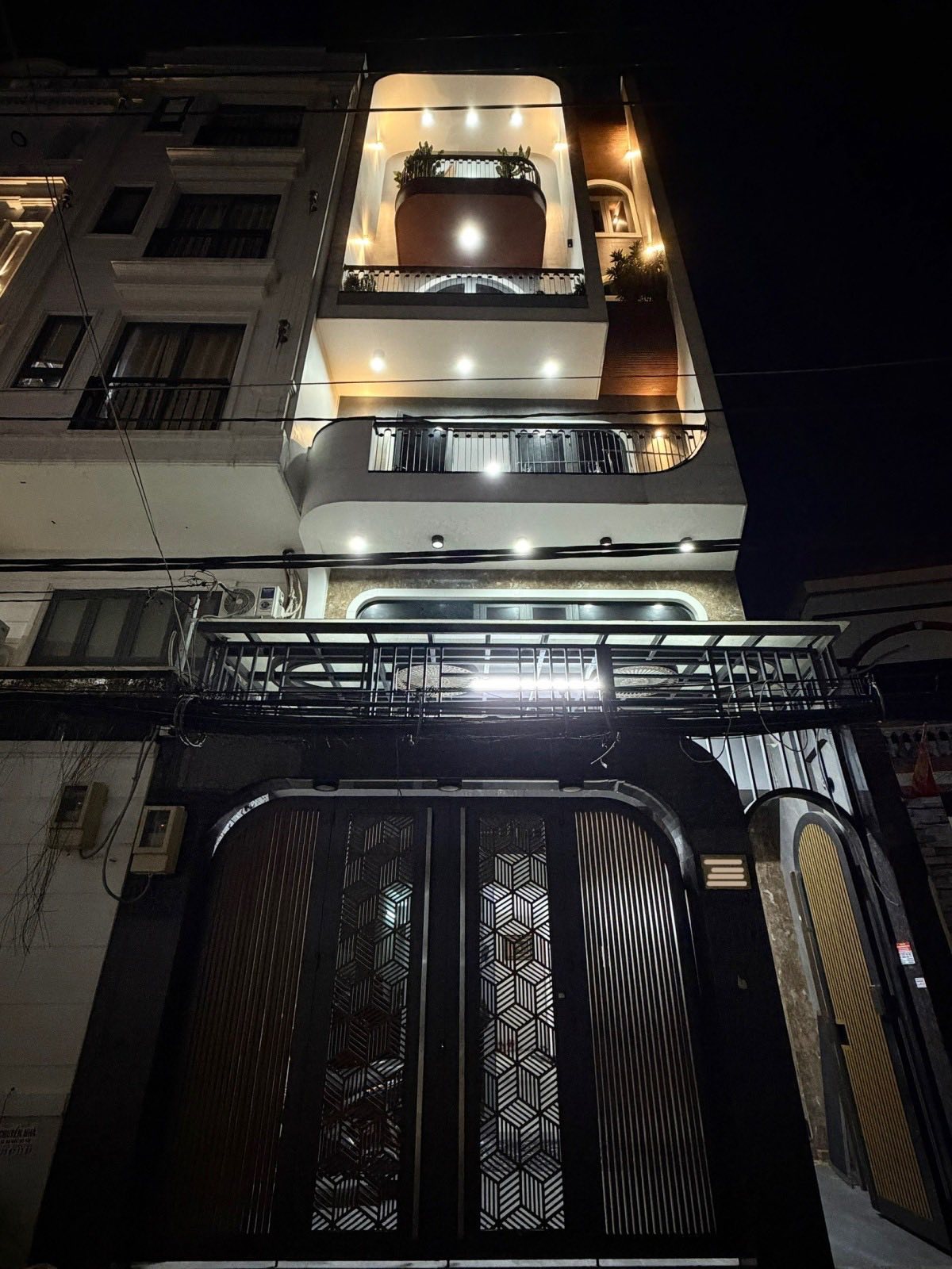 Trần Bình Trọng, thông ra Hoàng Hoa Thám, Nguyễn Văn Đậu, Phường 5, Quận Bình Thạnh