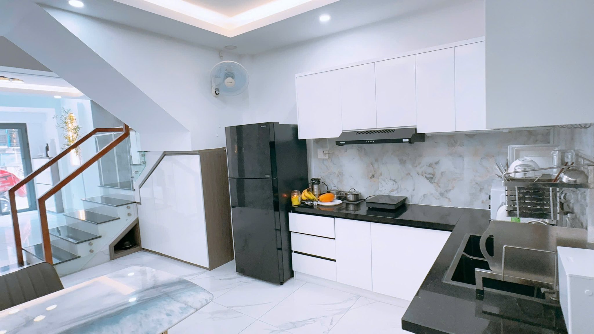 Mở ra một cuộc sống tươi đẹp tại căn nhà phố 4 tầng đầy đủ tiện nghi, tọa lạc tại khu vực Lương Văn Can sầm uất