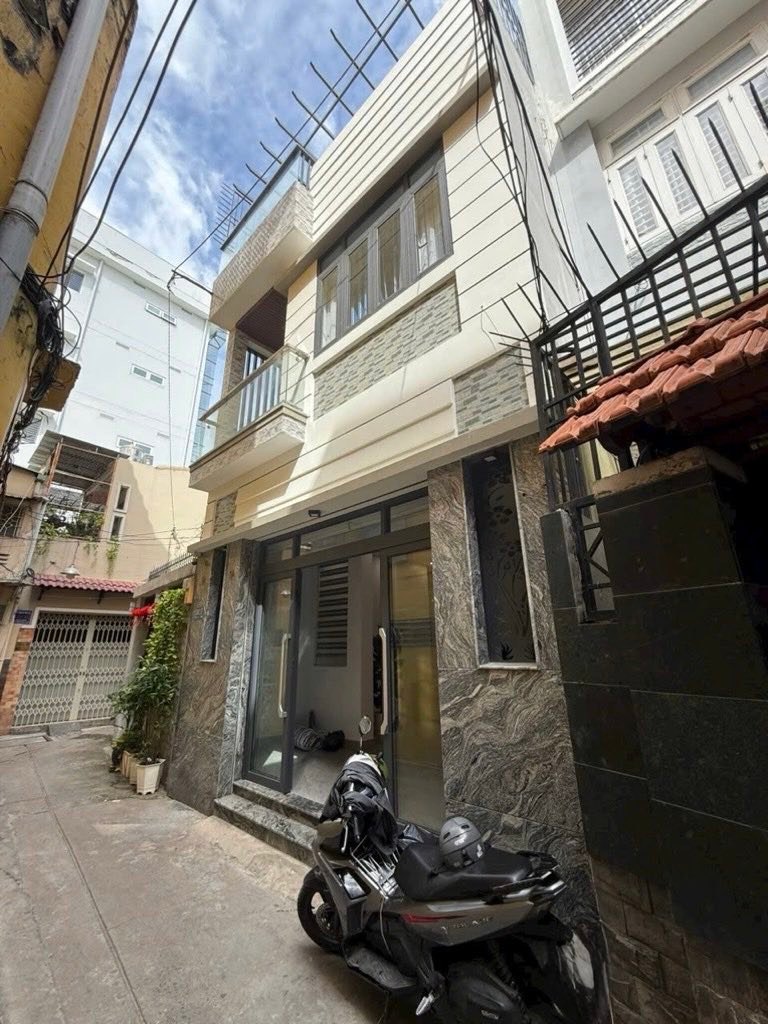 Nhà 4 tầng mới cứng, full nội thất, hẻm yên tĩnh trung tâm Quận 10, chỉ 11 tỷ