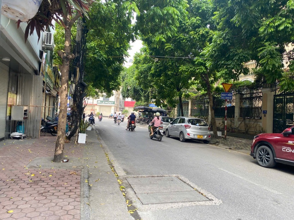 Biệt thự Xuân La - Sân vườn 125m2, ô tô vào nhà, ở sướng như tiên