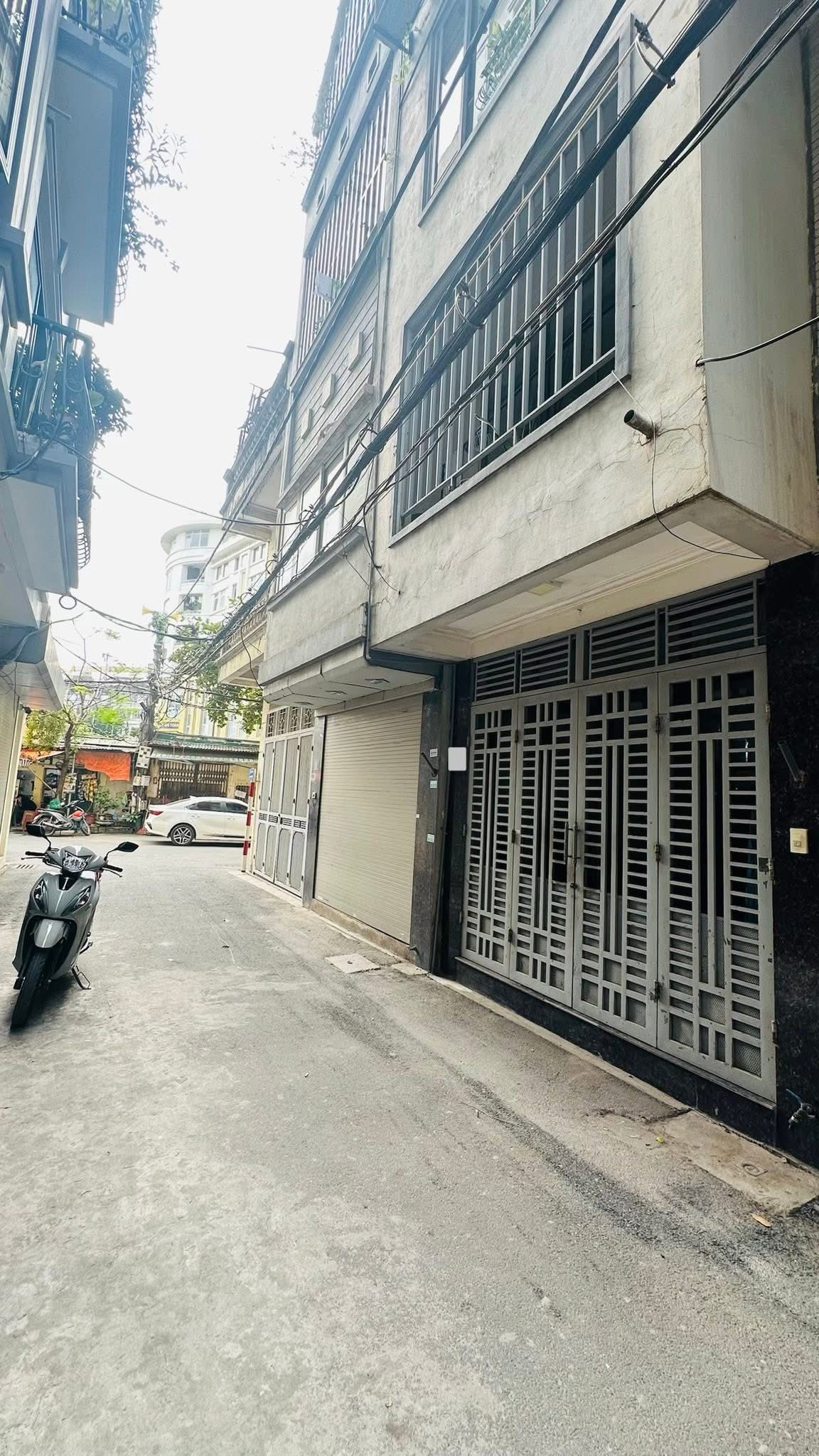 Nhà Lạc Long Quân - Lotte Tây Hồ, 40m² x 4 tầng, ô tô vào nhà, giá chỉ 14 tỷ