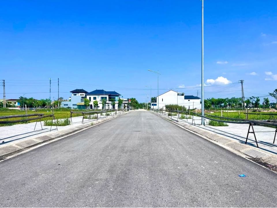 Đất vàng trung tâm Thạch Hưng, Hà Tĩnh, diện tích khủng, đường rộng 14m