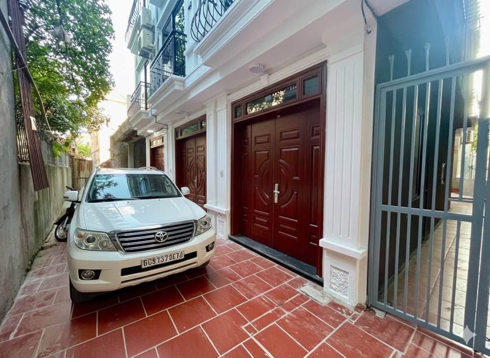 Nhà đẹp ngã tư Nhổn 4 tầng mới, xách vali về ở ngay, giá hời