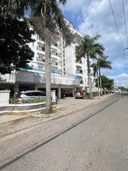 Chào bạn, chúng tôi đang có một căn nhà mặt tiền cực kỳ hấp dẫn trên đường Nguyễn Chí Than