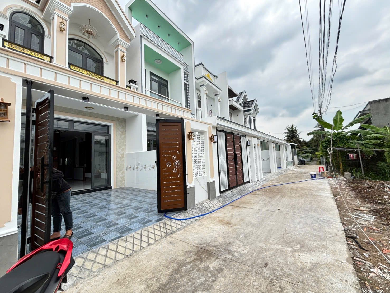 Nhà 1 lầu 1 trệt Long An, 4,8m x 21m, 2,65 tỷ, ô tô vào tận nhà, 3 phòng ngủ