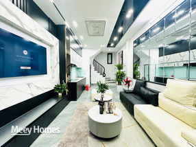 Bạn đang tìm kiếm một tổ ấm lý tưởng tại trung tâm Hà Nội? Đừng bỏ lỡ cơ hội vàng với căn nhà 5 tầng