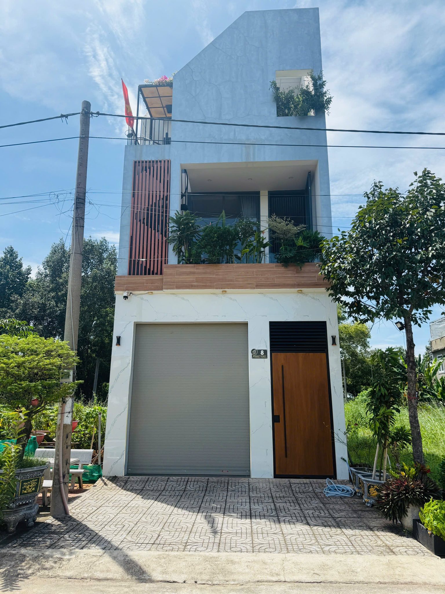 Nhà 3 tầng đẹp lung linh, gần bệnh viện Bà Rịa - Giá hời cho người nhanh tay