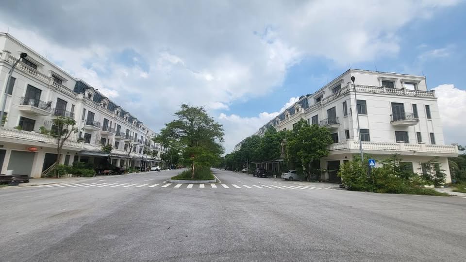 Nhà 4 tầng trục đường đôi 70m, Thanh Hóa - Ở sướng, kinh doanh ngon