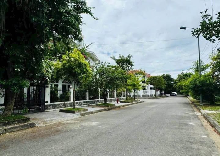 Đất vàng Bùi Viện 10m mặt tiền, 244m² vuông vức, giá hời