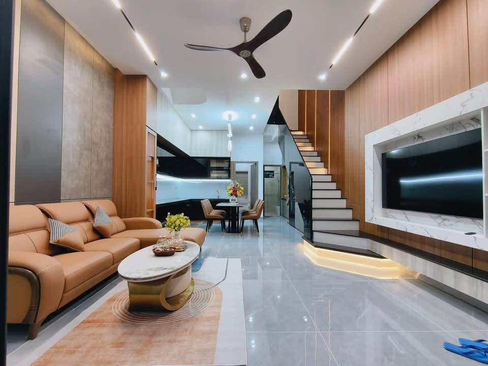 Nhà 3 tầng sát biển Đà Nẵng đủ đồ xịn, xách vali vào ở ngay