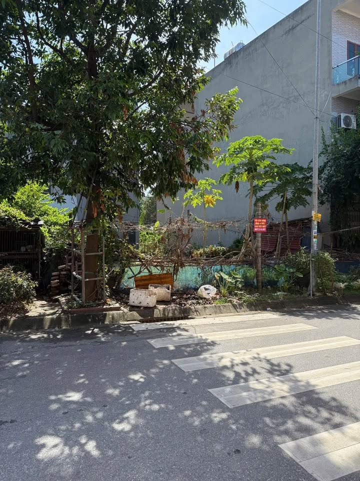 Đất vàng 76.5m2 mặt tiền 5.4m, cạnh hồ, đường 14m - Chỉ nhỉnh 6 tỷ