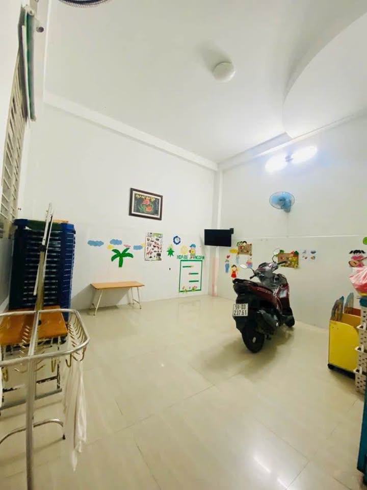 Nhà 5 ngủ 3 lầu Nguyễn Hữu Tiến, Tân Phú - Sẵn nội thất, giá tốt