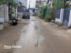 Mảnh đất vuông vắn, nở hậu, đường ô tô rộng rãi, gần trung tâm thành phố