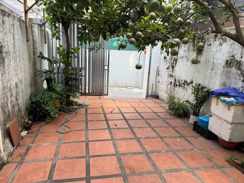 Nhà Lệ Mật 4 tầng, sân rộng 20m2, dân xây, giá chỉ 9 tỷ