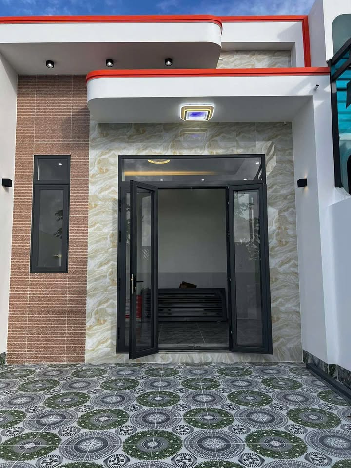 Nhà cấp 4 mới xây, mặt tiền đường lớn 30m tại KDC Tân Xuyên, Cà Mau