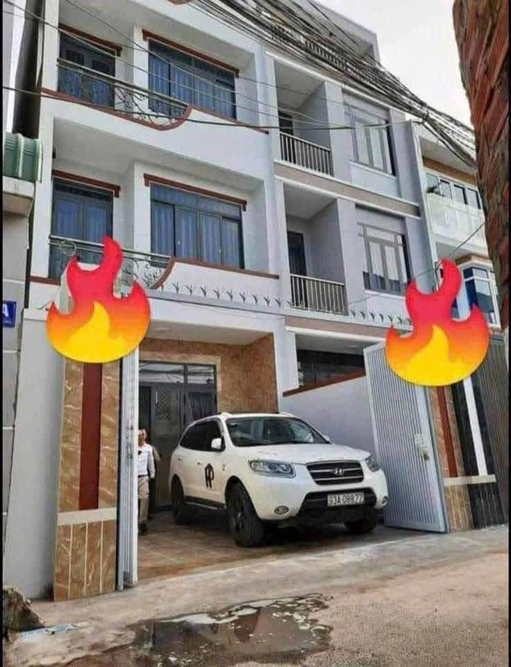 Nhà 4 tầng hiện đại, năng lượng mặt trời, sân đậu ô tô - Rạch Dừa, Vũng Tàu