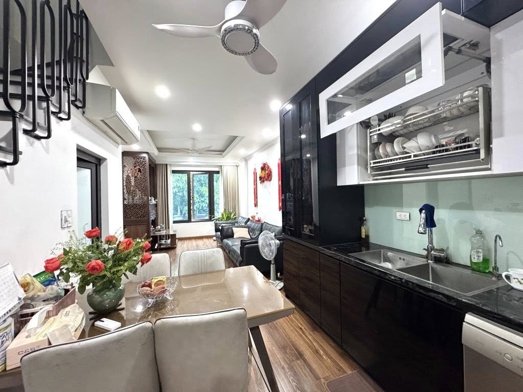 Bán gấp nhà 40m2 mặt ngõ kinh doanh sầm uất Việt Hưng, Long Biên - Sổ nở hậu