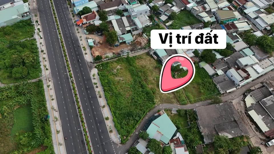 Bán đất mặt tiền nhựa, cách đường Nguyễn Tất Thành vài bước chân, 161m2, 2.3 tỷ
