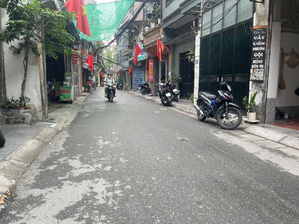 Đất Hoàng Văn Thái - Nhà 3 tầng tặng kèm, ô tô đỗ cổng, giá hời