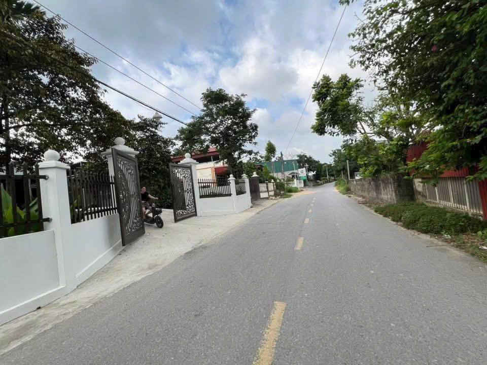 Nhà 3 tầng kinh doanh sầm uất, trung tâm Hợp Châu - Tam Đảo, giá nhỉnh 4 tỷ