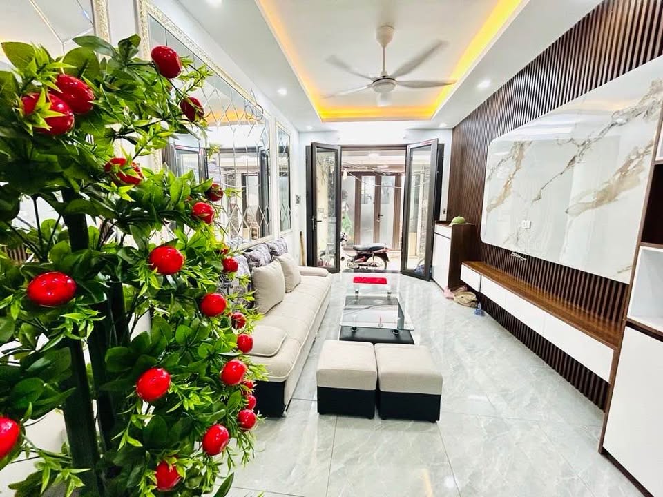 Nhà phố Hoàng Mai - 35m² x 5 tầng, full nội thất sang trọng, sổ đỏ đẹp