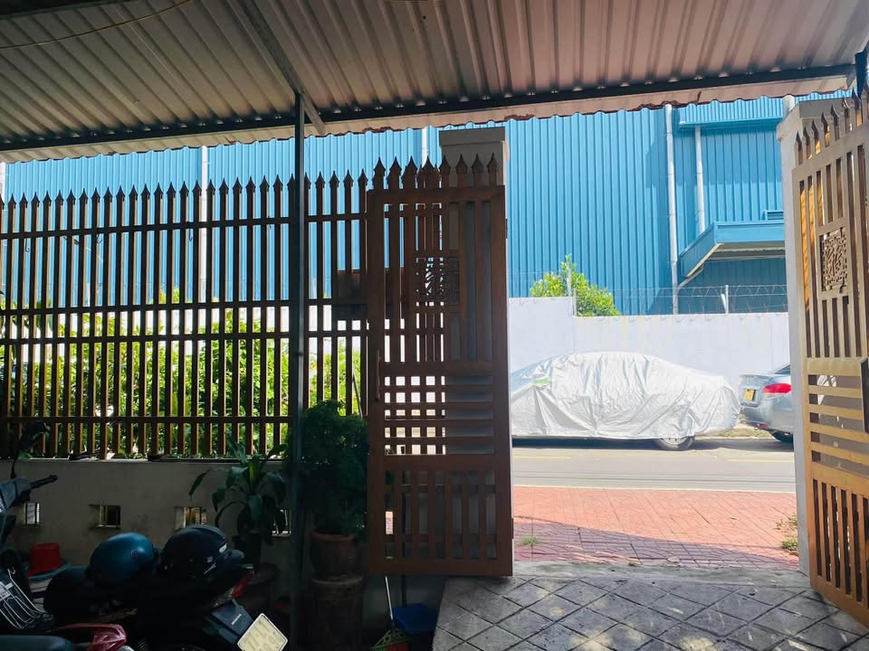 Nhà ngang 5.4m, hẻm xe tải 10m, chỉ 5.5 tỷ tại Quy Nhơn