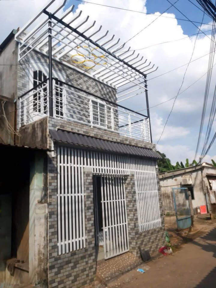 Nhà cấp 4 gác lửng 46m2 gần Bến xe Miền Đông Mới, Dĩ An - Giá 2.15 tỷ