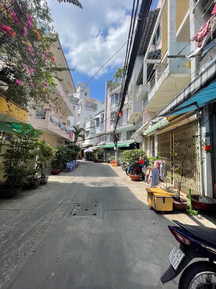 Nhà 3 tầng 4 ngủ, Tôn Đản, Quận 4 - Nhỉnh 5 tỷ