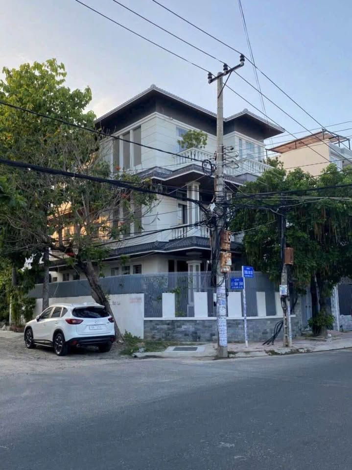 Biệt thự góc hai mặt tiền sang trọng - Nha Trang 18 tỷ