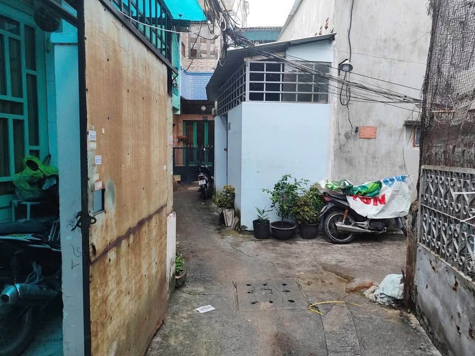 Nhà xinh Hưng Phú Quận 8, 3 ngủ, ban công chill chill, giá iu thương