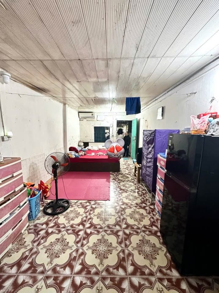 Nhà cấp 4 2 mặt tiền, sân đỗ chục ô tô, giá nhỉnh tỷ, chốt nhanh