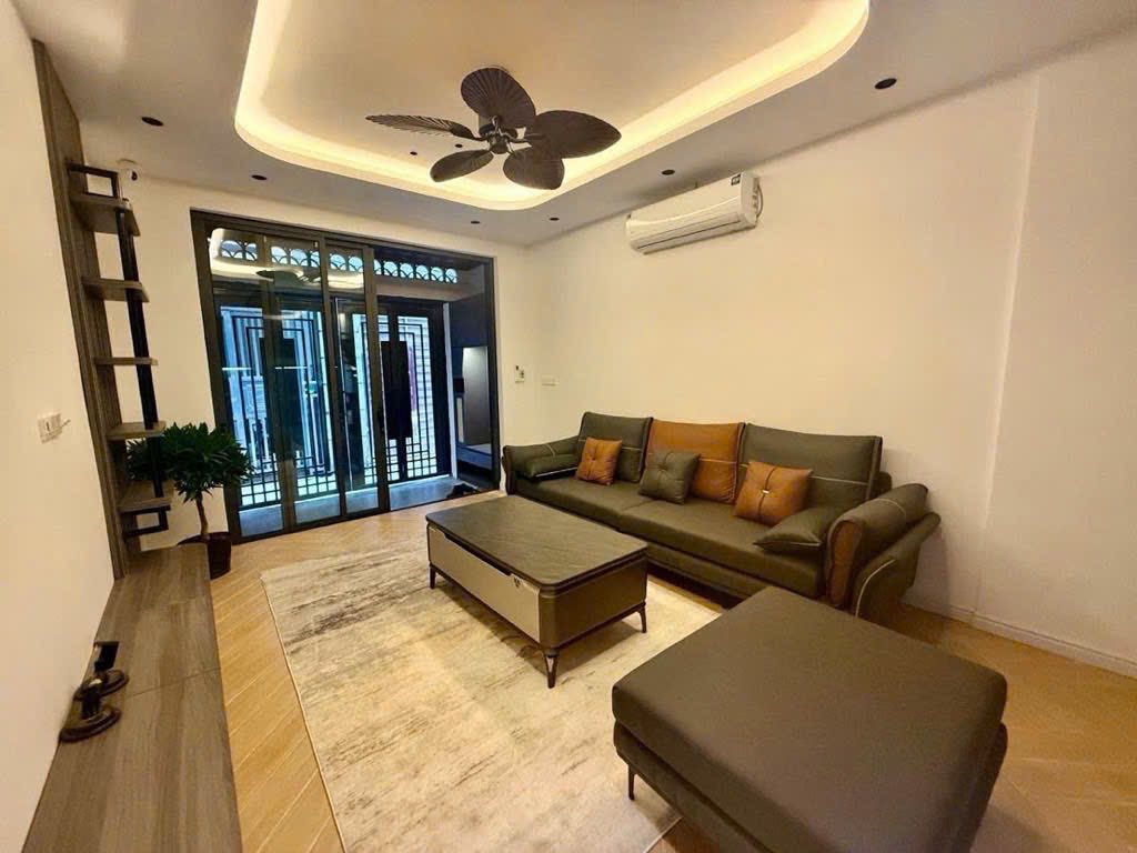 Bán nhà 6 tầng thang máy full nội thất 5* gần Đại sứ quán, Ngoại Giao Đoàn