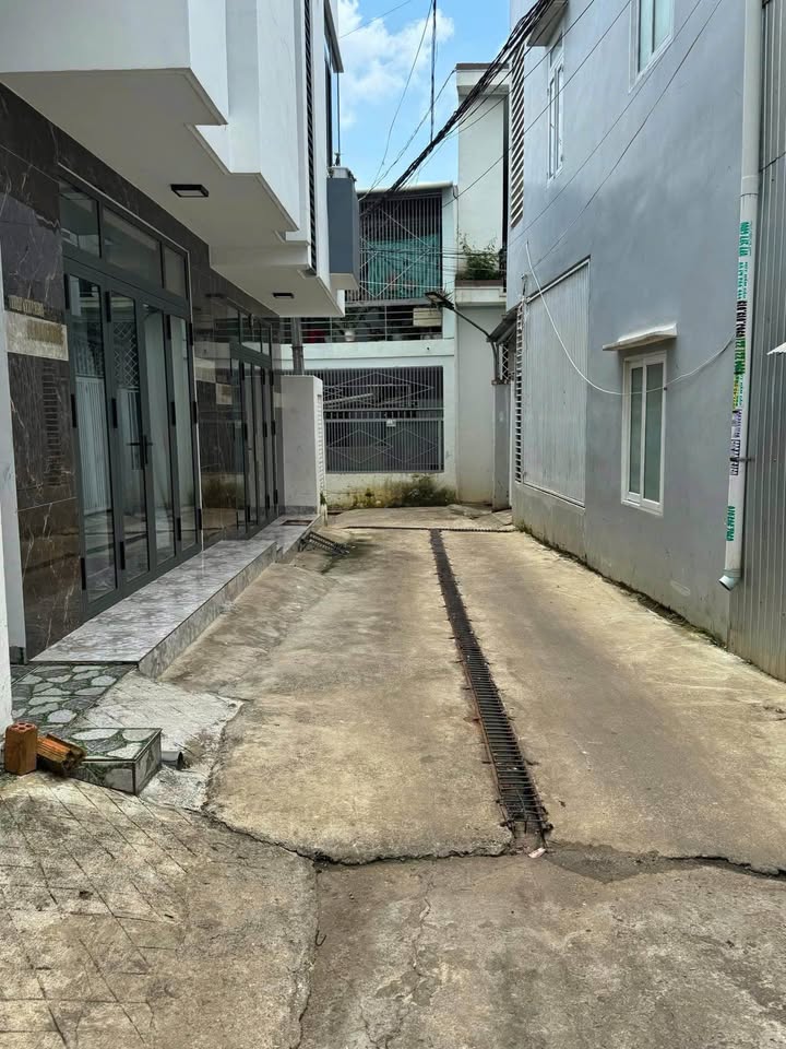 Bán nhà hẻm 188 Ama Khê, Đắk Lắk - 2,1 tỷ , 2 ngủ, 2 vệ sinh, 85.5m2