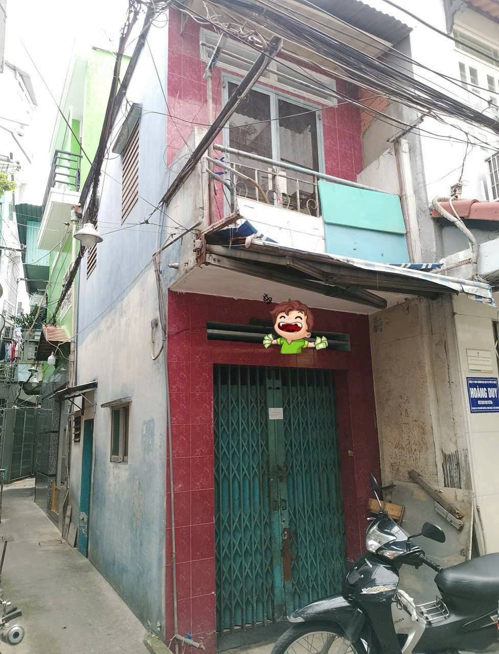 Nhà 2 tầng hẻm thông Tôn Thất Thuyết, Quận 4 - Ô tô đỗ cửa, nở hậu nhẹ