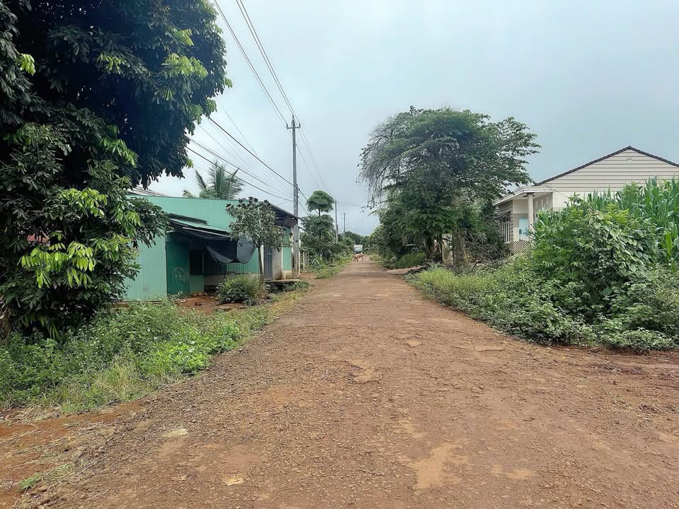 Bán đất thổ cư 70m2, mặt tiền đường nhựa, gần ngã 6 Buôn Ma Thuột