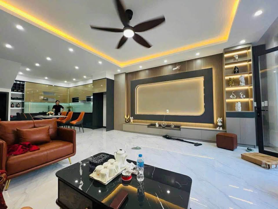 Nhà 4 tầng đầy đủ nội thất, vị trí trung tâm Cao Thắng, Hạ Long - Giá hấp dẫn