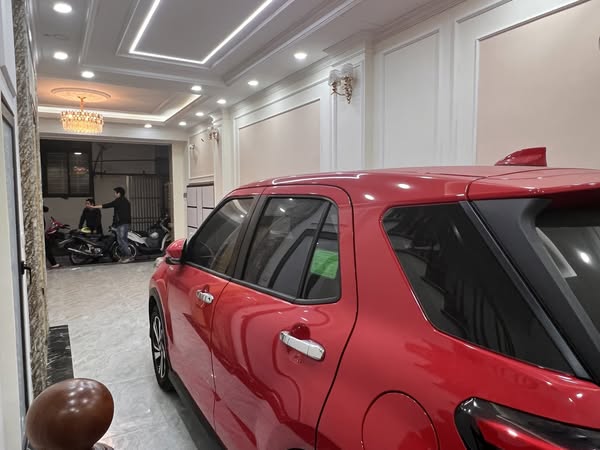 Nhà 7 tầng thang máy, gần Hoàng Quốc Việt, 12 tỷ, bao đón dâu