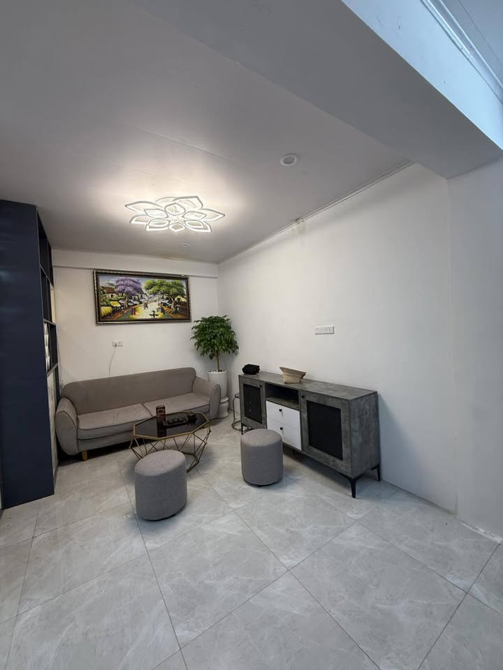 Tập thể tầng 2 Nguyễn Ngọc Doãn, Đống Đa, diện tích sử dụng 65m2, 2 ngủ, đầy đủ nội thất