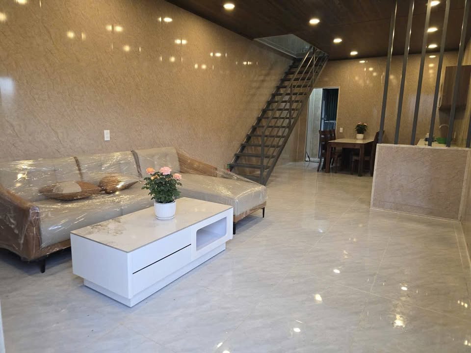 Nhà Đà Lạt 90m2, 1.6 tỷ có sân rộng, 2 ngủ - Giá hời như đi chợ