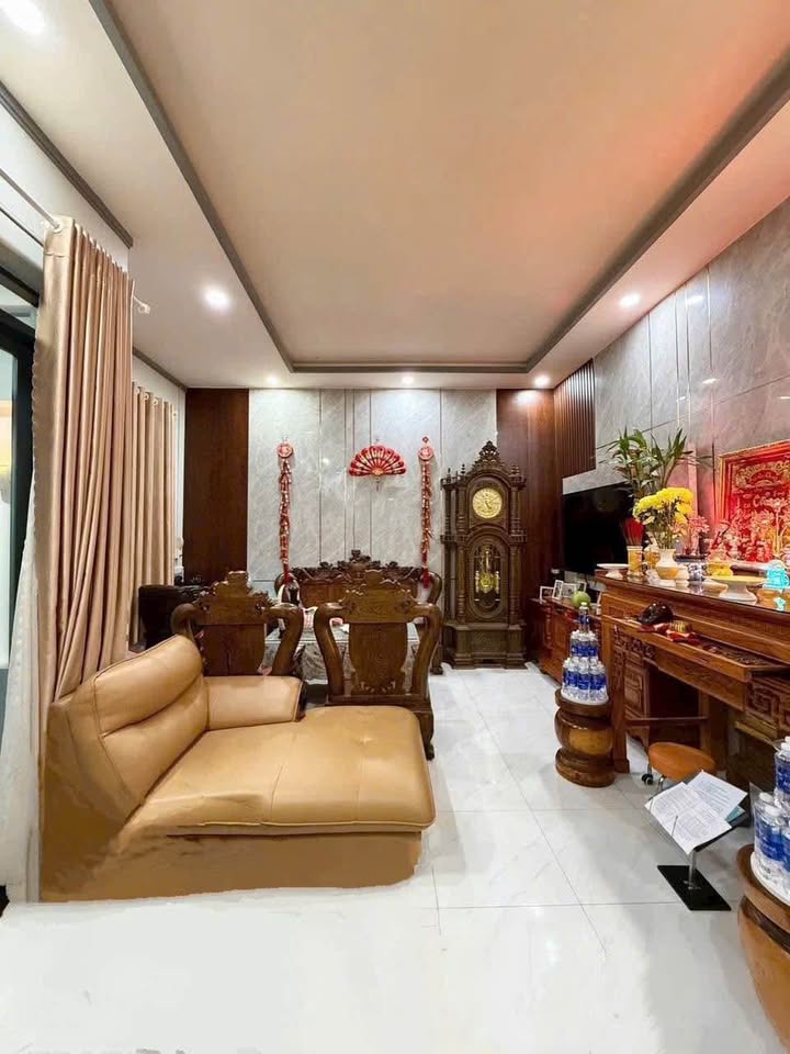 Nhà đẹp hẻm rộng 8m x 20m, full nội thất, Sóc Trăng