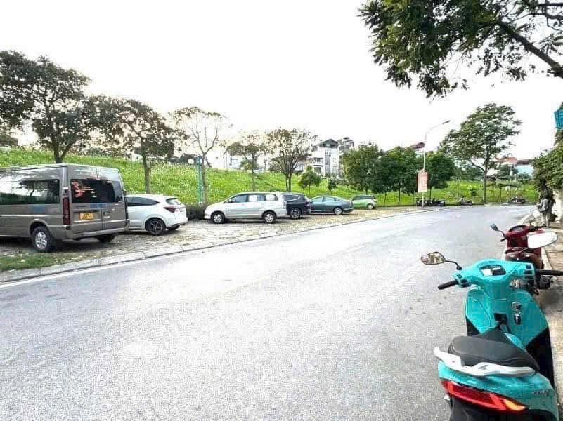 Nhà lô góc 3 thoáng, 5 tầng hiện đại ngay Ngọc Thụy - Sắm ngay kẻo lỡ