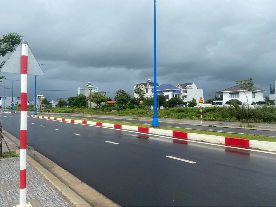 Bán gấp đất mặt tiền đường 26m gần TDC Hoà Long, diện tích 107m2, giá 2.6 tỷ