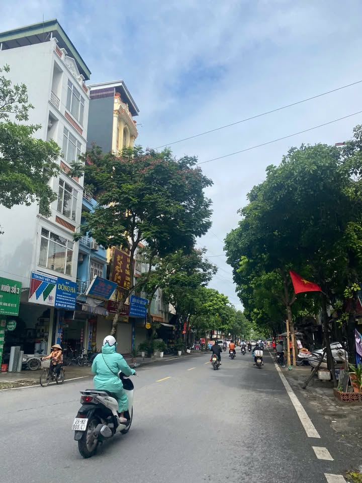 Nhà mặt phố Hà Đông vị trí vàng, sát công viên 99ha, sẵn sàng đón chủ mới