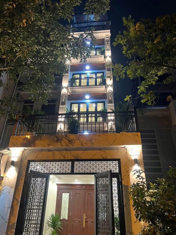 Nhà 7 tầng Long Biên - Đẹp lung linh, giá yêu thương, ô tô đỗ cửa
